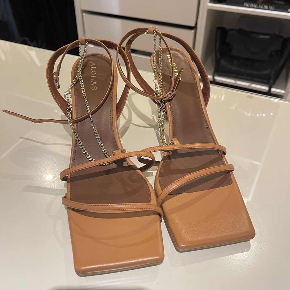 ALOHAS Chain detail Sandal in Tan
